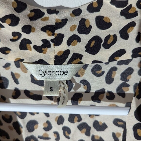Tyler Boe Leopard Split Neck Long Sleeve Blouse Shirt Women's Size Small - Picture 6 of 6